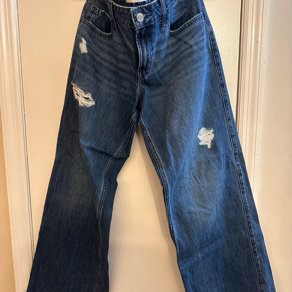 Hollister women’s Relaxed low rise baggy Fit Distressed Jeans - Dark Blue